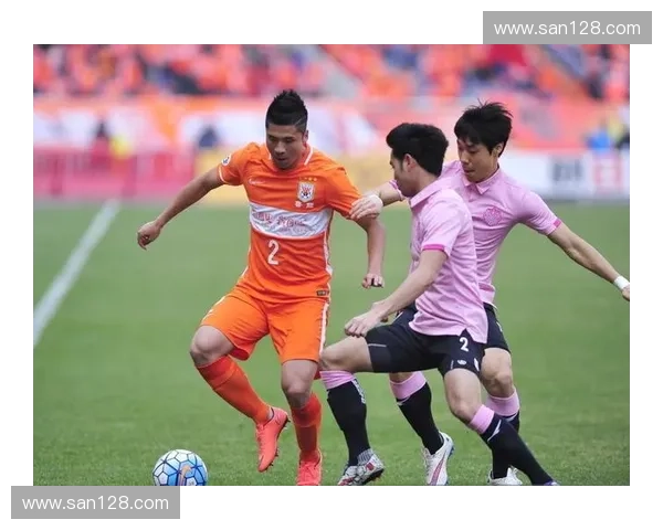 鲁能直播精彩回放全面解析球队战术亮点与球员高光时刻